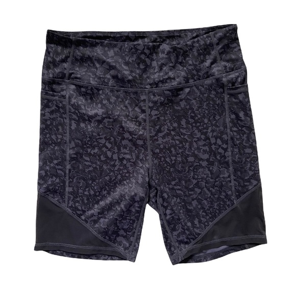 Black/gray patterned biker shorts with pockets - Picture 1 of 7